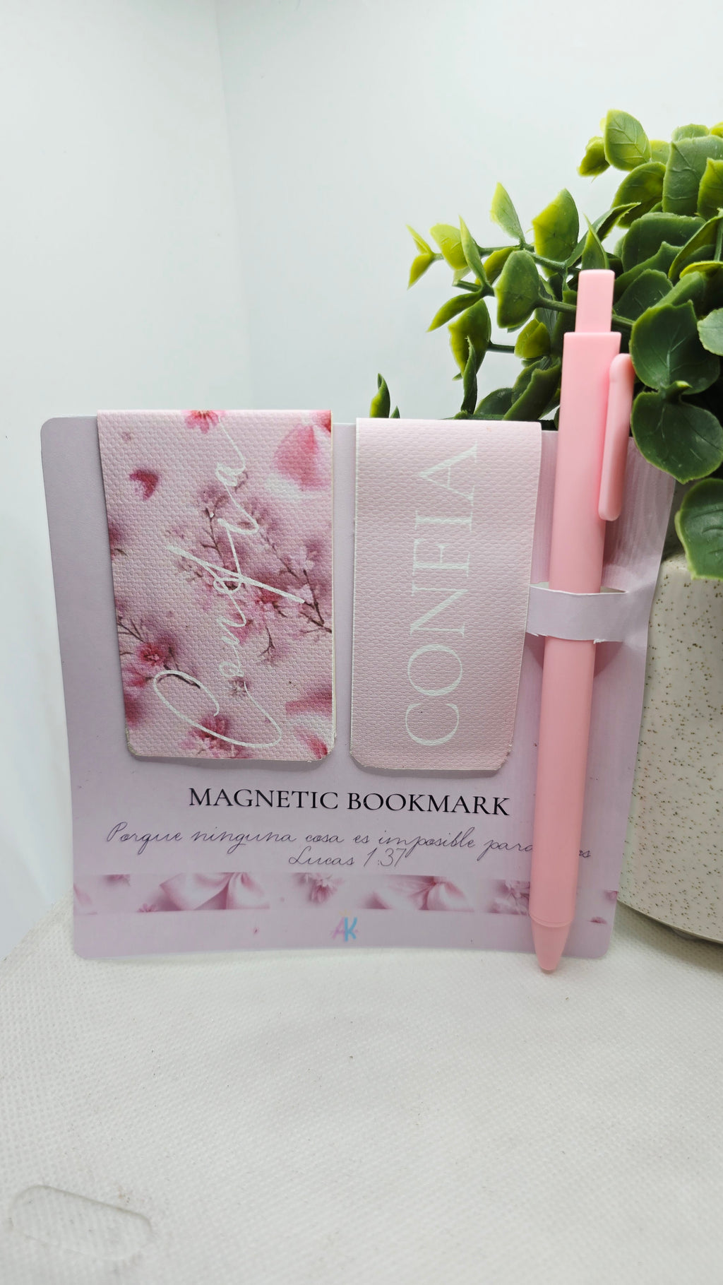 Magnetic Bookmark "CONFIA"