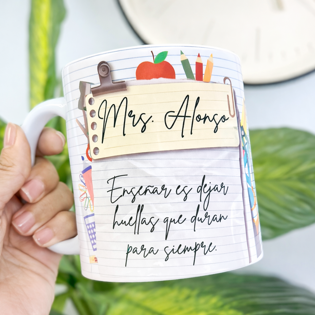 Taza Personalizada para Maestra – “Enseñar es dejar huellas”